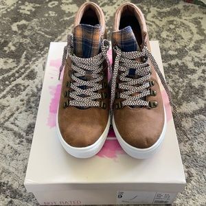 Not Rated Tan/Plaid Wedge Sneakers